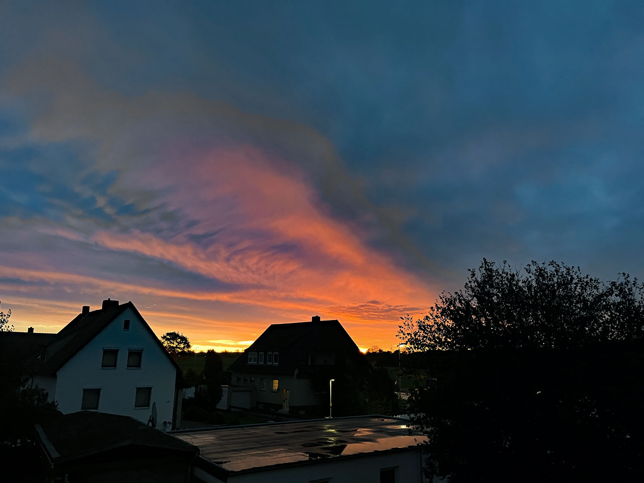 Novemberhimmel Sonnenaufgang