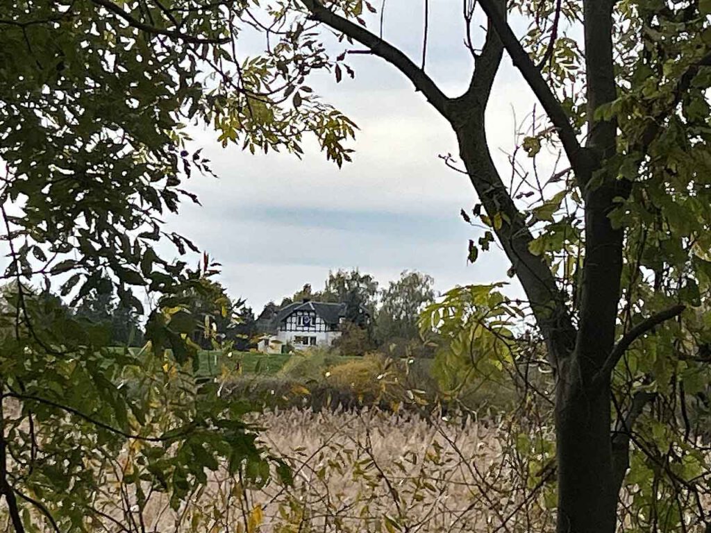 Villa am Ufer der Süderelbe in Hamburg Wilhelmsburg