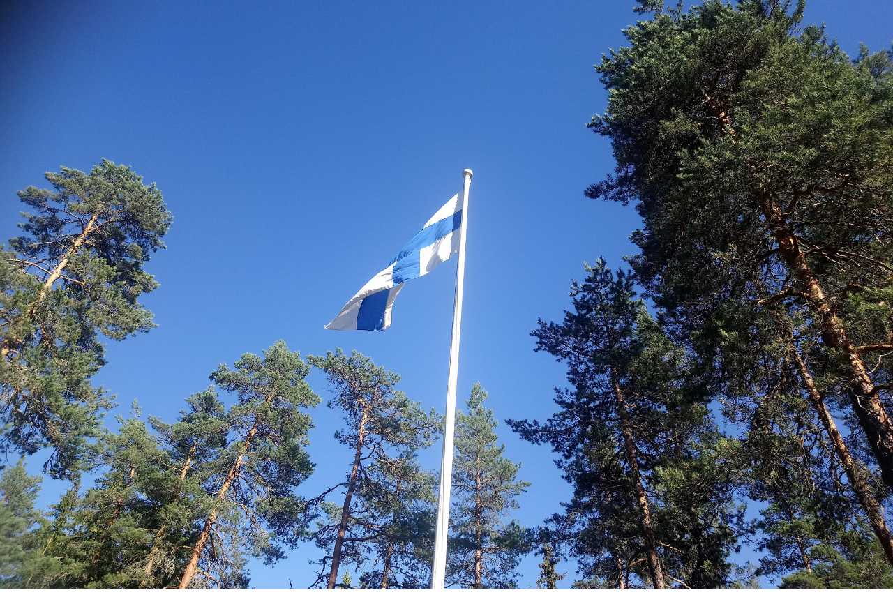 ABC Foto: Juhannus in Finnland finnische Flagge