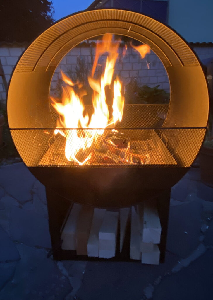 Juhannusfeuer im Garten Juhannuskokko
