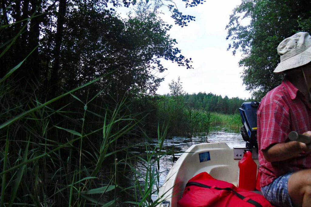 Rauhan satama
On päivä päättynyt, on tullut ilta,on pursi irronnut maan laiturilta,ja saapunut on rauhan satamaan
Nachruf für meinen Onkel in Finnland mit ihm bei einer Bootstour